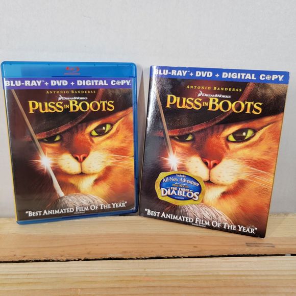 BLURAY/DVD Puss In Boots w/ Slip Cover and Inserts - Picture 1 of 3